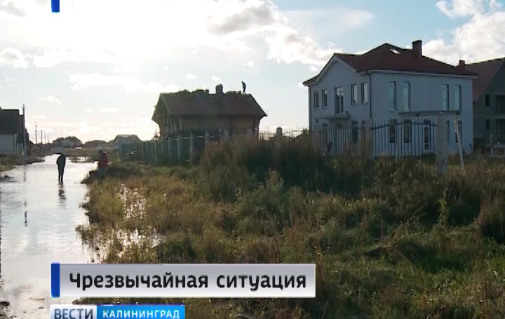 Полицейские регулируют движение на подтопленных участках трассы «Калининград — Зеленоградск»