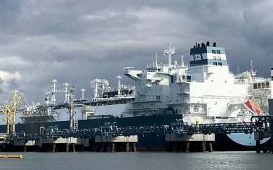В Литву пришел танкер с американским газом, который на 140 евро дороже российского