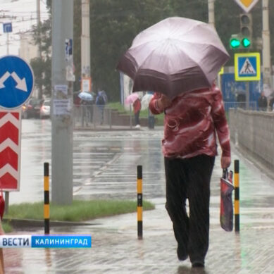 В Калининграде продолжает действовать штормовое предупреждение