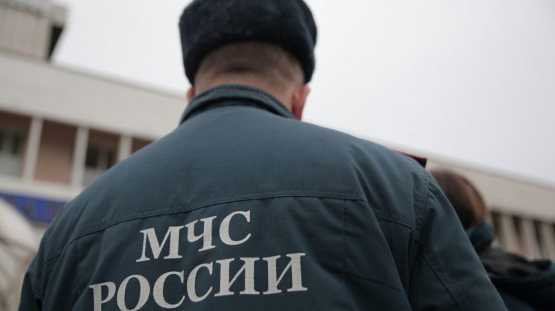 Под Гурьевском сотрудники МЧС спасли двух человек, попавших в аварию