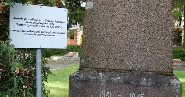 В Литве у советских памятников поставили «антиидеологические» таблички