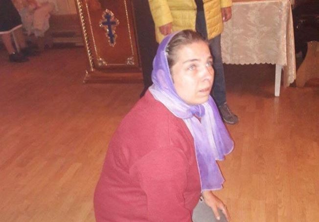 В посёлке Янтарный женщина сняла штаны в храме и обматерила прихожан