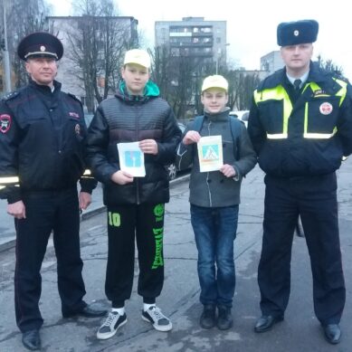 ГИБДД Калининграда, дети и водители присоединились к акции памяти о жертвах ДТП