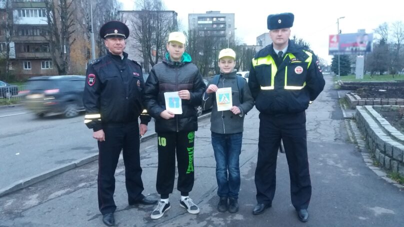 ГИБДД Калининграда, дети и водители присоединились к акции памяти о жертвах ДТП