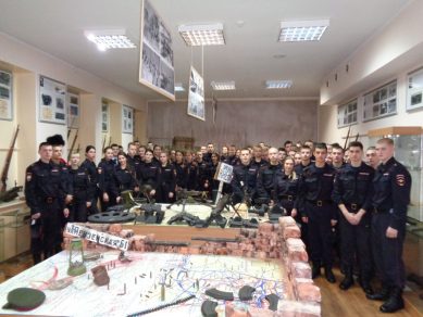 Первокурсники полицейского вуза Калининграда посетили легендарный Музей оружия