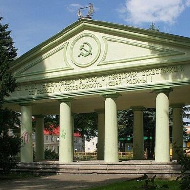 В Польше готовится первый иск против сноса мавзолея красноармейцев