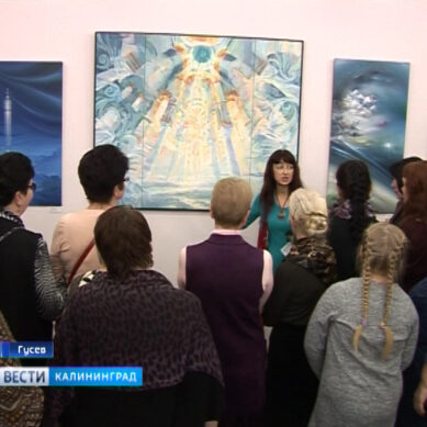 В Гусеве открылась неземная выставка художников-космистов