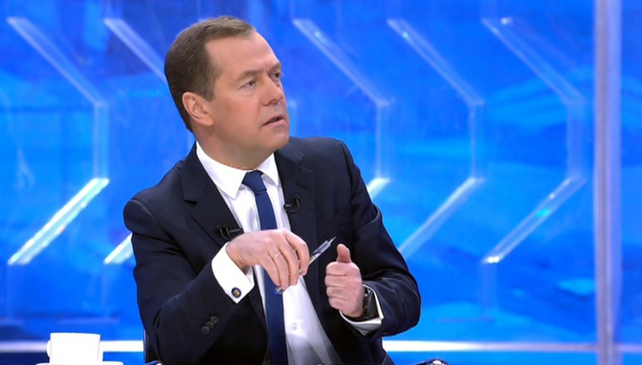Обвала рубля в конце года не случится, обещает премьер