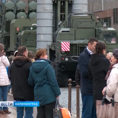 Балтфлот отметил День ракетных войск и артиллерии выставкой военной техники в Калининграде