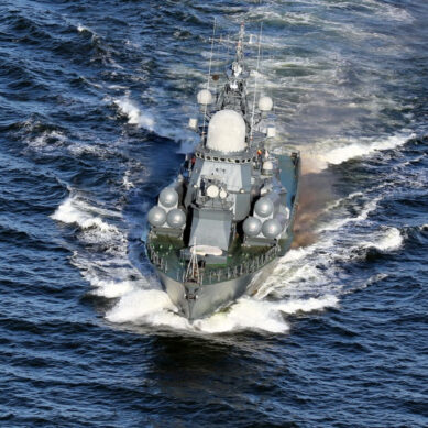 Корабли Балтийского флота провели артиллерийские стрельбы в море