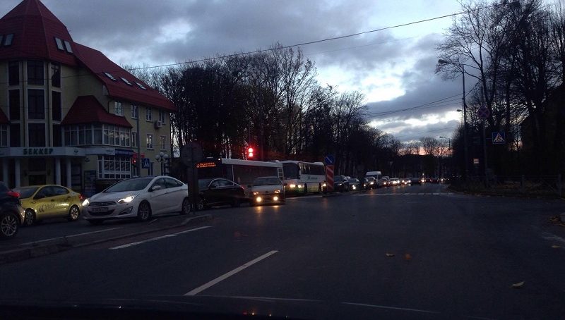 На улице Александра Невского образовалась километровая пробка