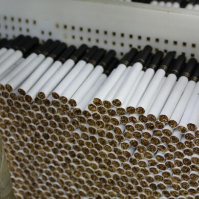 В Калининграде задержали группу подпольных производителей сигарет