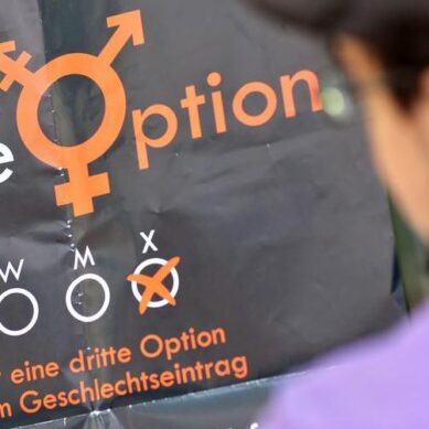 Германия официально вводит третий пол