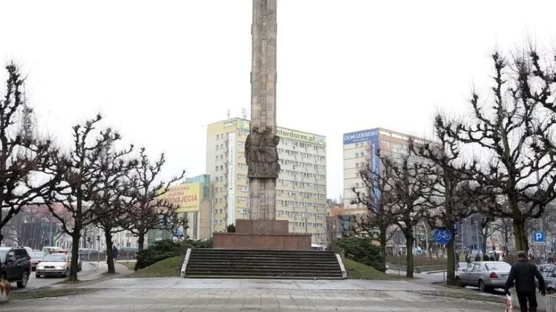 В польском Щецине памятник Красной Армии отправят на металлолом