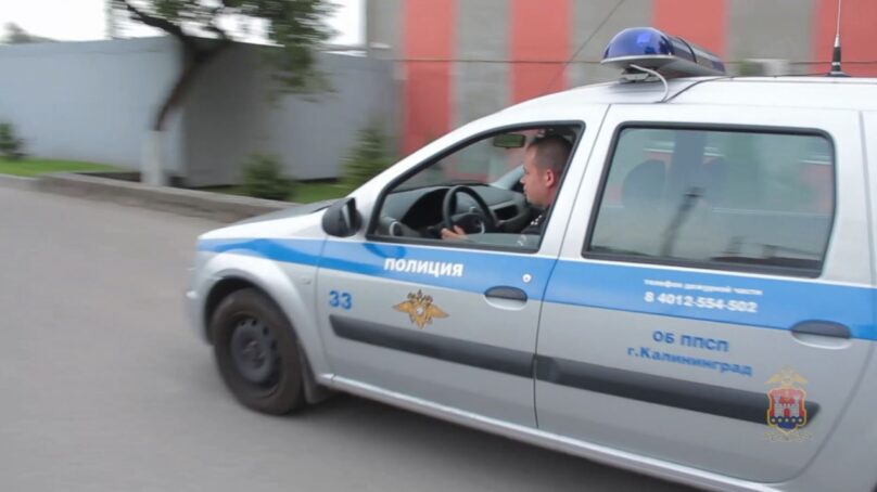 В Калининграде полицейские поймали хулигана, бросавшего камни в автомобили