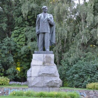 Литва вычёркивает из своей истории авторов памфлета «Адольф Гитлер. Карьера диктатора»