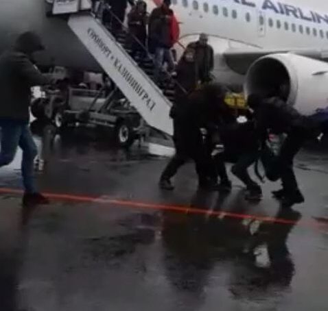 Пассажира авиарейса «Москва — Калининград» задержали по подозрению в тяжком преступлении
