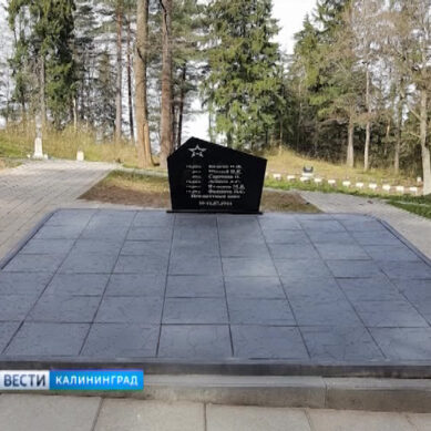 В Литве оштрафовали поисковиков за изображение звезды на памятнике советским воинам
