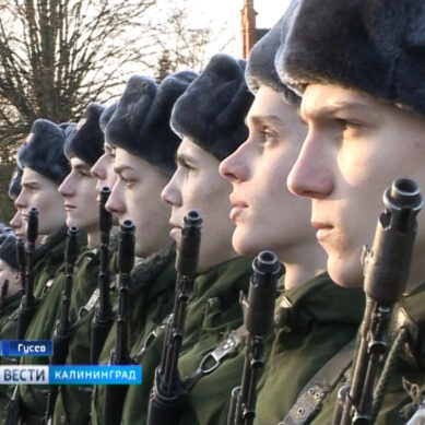 В частях Балтийского флота молодые воины принимают присягу