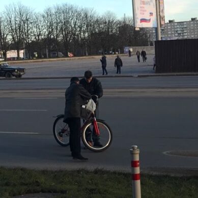 В Калининграде у «Плазы» машина сбила велосипедиста