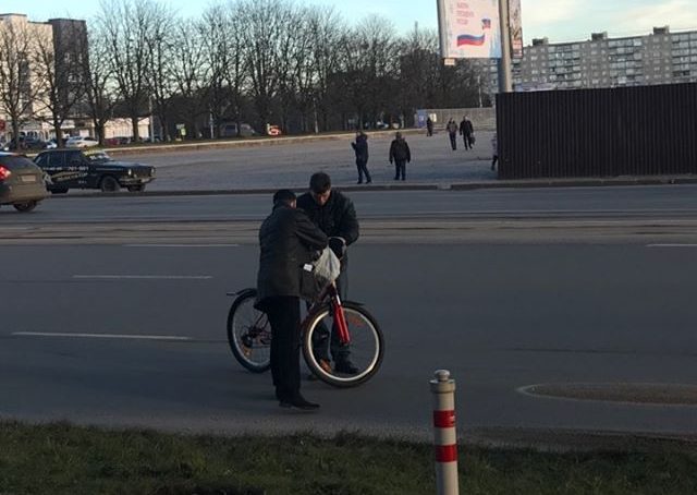 В Калининграде у «Плазы» машина сбила велосипедиста