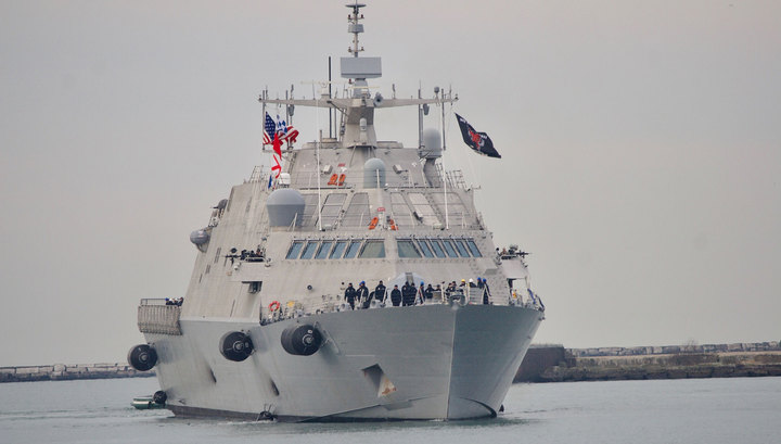 Новейший корабль ВМС США застрял во льдах в первом же походе