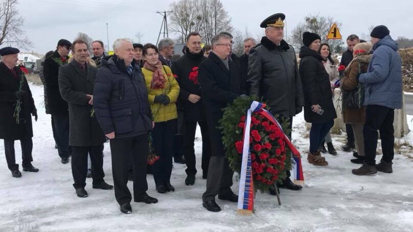 Калининградцы почтили память генерала Черняховского в Польше