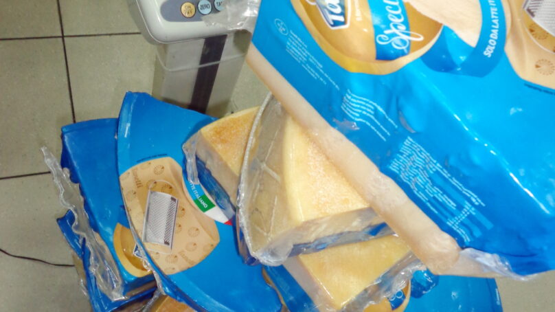 У двух калининградцев изъяли 222 кг польского сыра