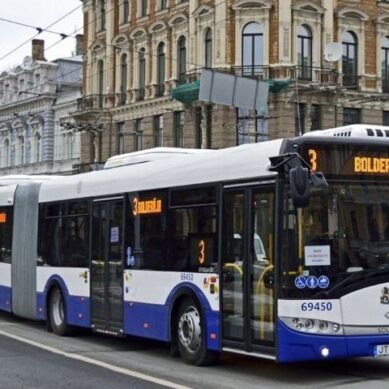 Российских и белорусских пенсионеров лишат бесплатного проезда в Риге