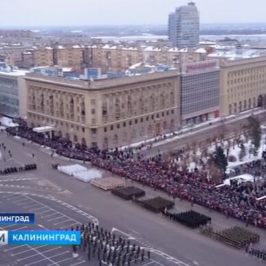 В честь победы под Сталинградом на берегах Волги прошёл торжественный парад