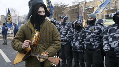 Украинские силовики и националисты не дают голосовать россиянам в Киеве, Одессе, Львове и Харькове