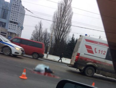 Очевидцы: возле ТРЦ «Калининград Плаза» насмерть сбили человека (фото)