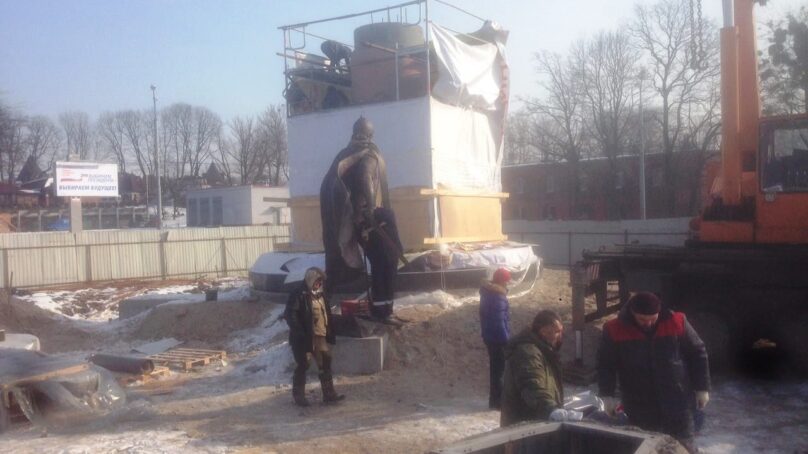 В Калининграде началась установка памятника Александру Невскому