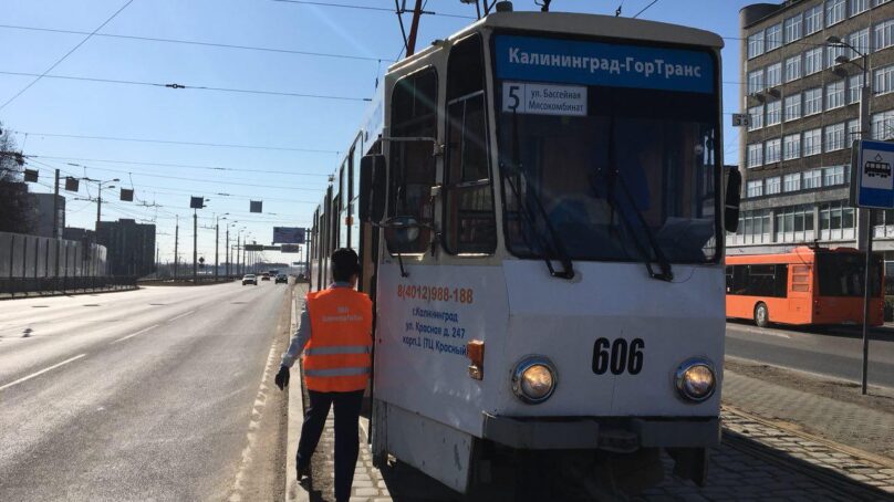 В Калининграде запустили трамваи через остров Октябрьский