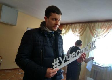 Антон Алиханов пришёл на выборы с супругой и детьми