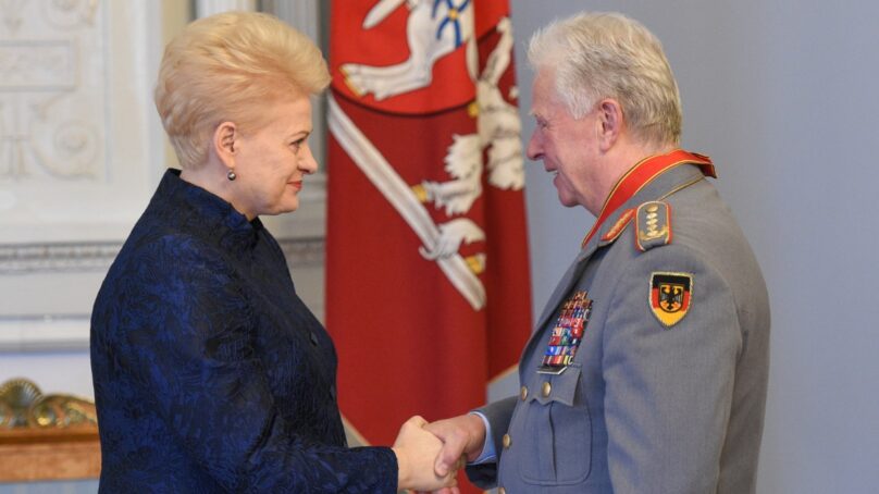 Орденом «За заслуги перед Литвой» награжден немецкий генерал, специалист по «мягкой оккупации»