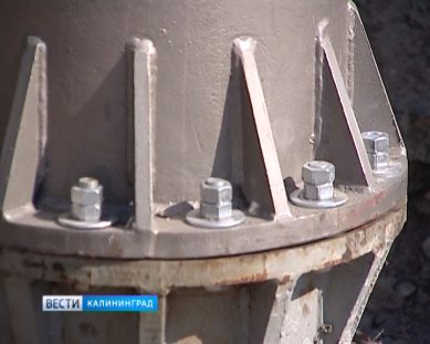 В Калининграде установили новые опоры электропередач для троллейбусов