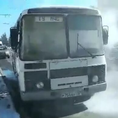 Во Владимире загорелся автобус МЧС с журналистами