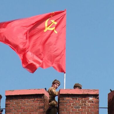 На Башне Дона в Калининграде развивается знамя Победы