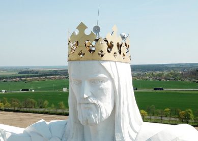 Крупнейшая в мире статуя Иисуса Христа в Польше начала раздавать Интернет