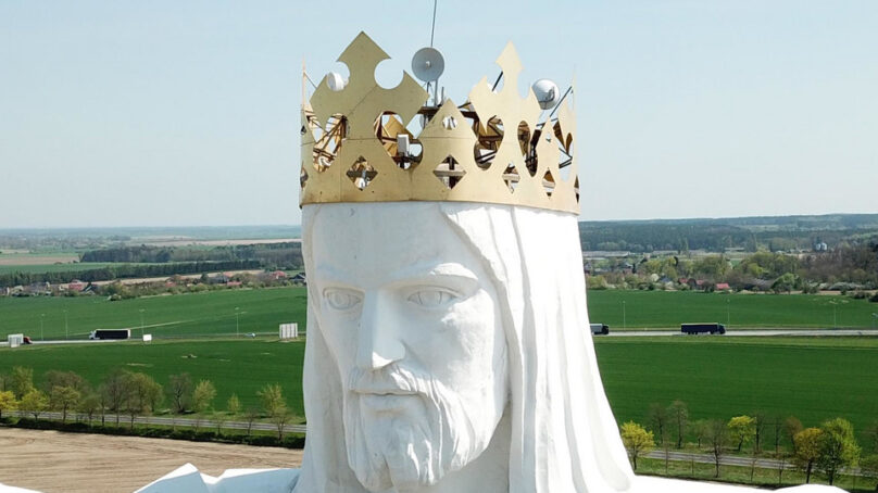 Крупнейшая в мире статуя Иисуса Христа в Польше начала раздавать Интернет
