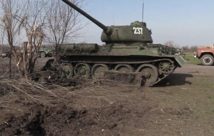Украинские солдаты подбили в Луганске советский Т-34, который воевал с фашистами