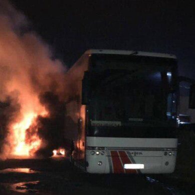 Во Львове радикалы подожгли польский автобус