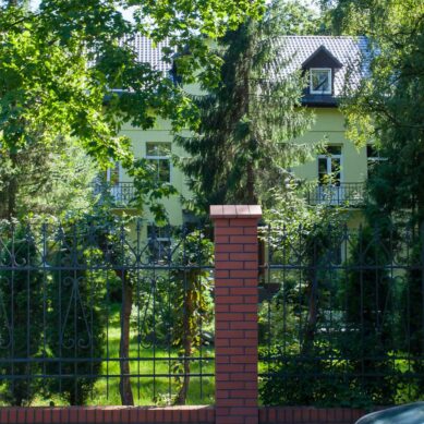 В Калининградской области из санатория эвакуировали 40 детей из-за запаха гари