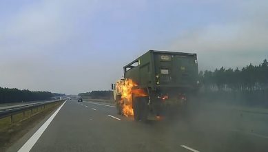 Поляк заснял на видео горящий военный грузовик США