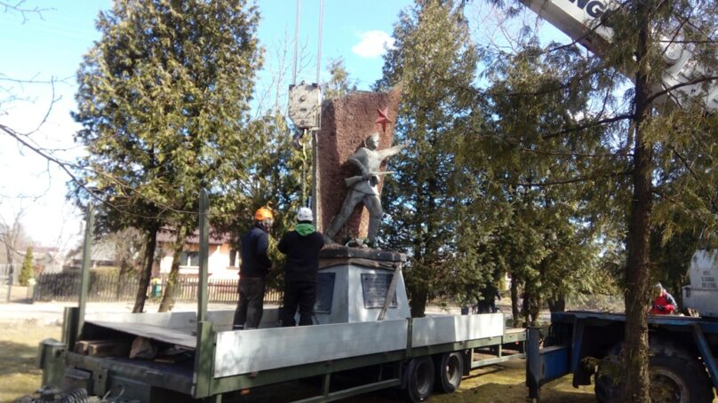 Памятник советскому солдату снесли в польской деревне на границе с Белоруссией