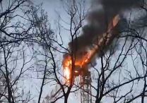 Очевидцы сняли на видео горящий строительный кран в центре Петербурга