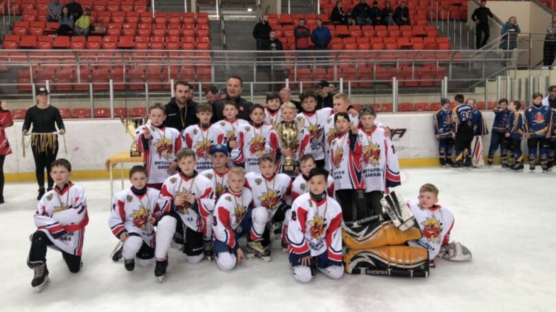 Юные хоккеисты из Калининграда завоевали серебро на турнире в Литве