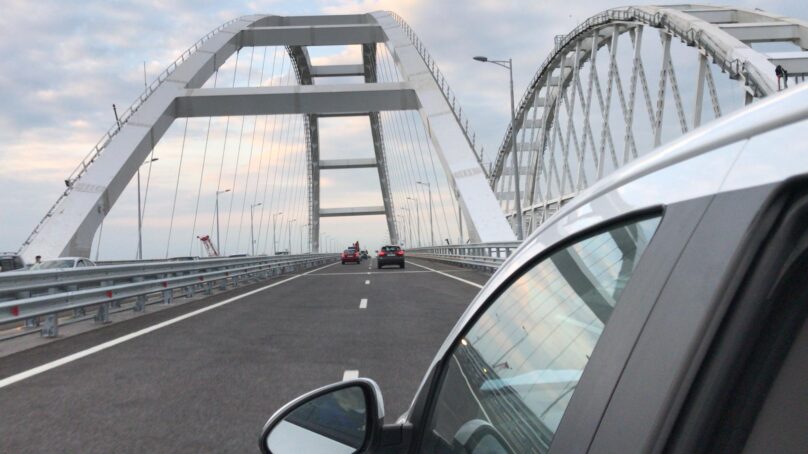 Автомобильное движение по Крымскому мосту открыто
