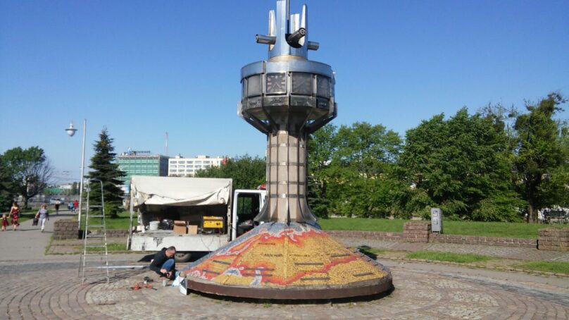 В Калининграде приступили к ремонту монумента «Часовые пояса»